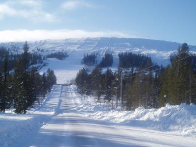 Fjätervålen sedd från infarten.