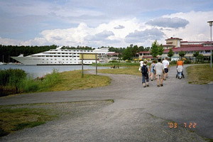 Alla vi på hemväg från Muminvärlden till vårt hotell. Vi bodde på båten.