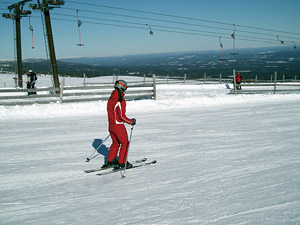Annalina åker skidor