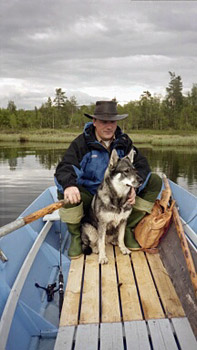 Tomas och Taiga i båten 